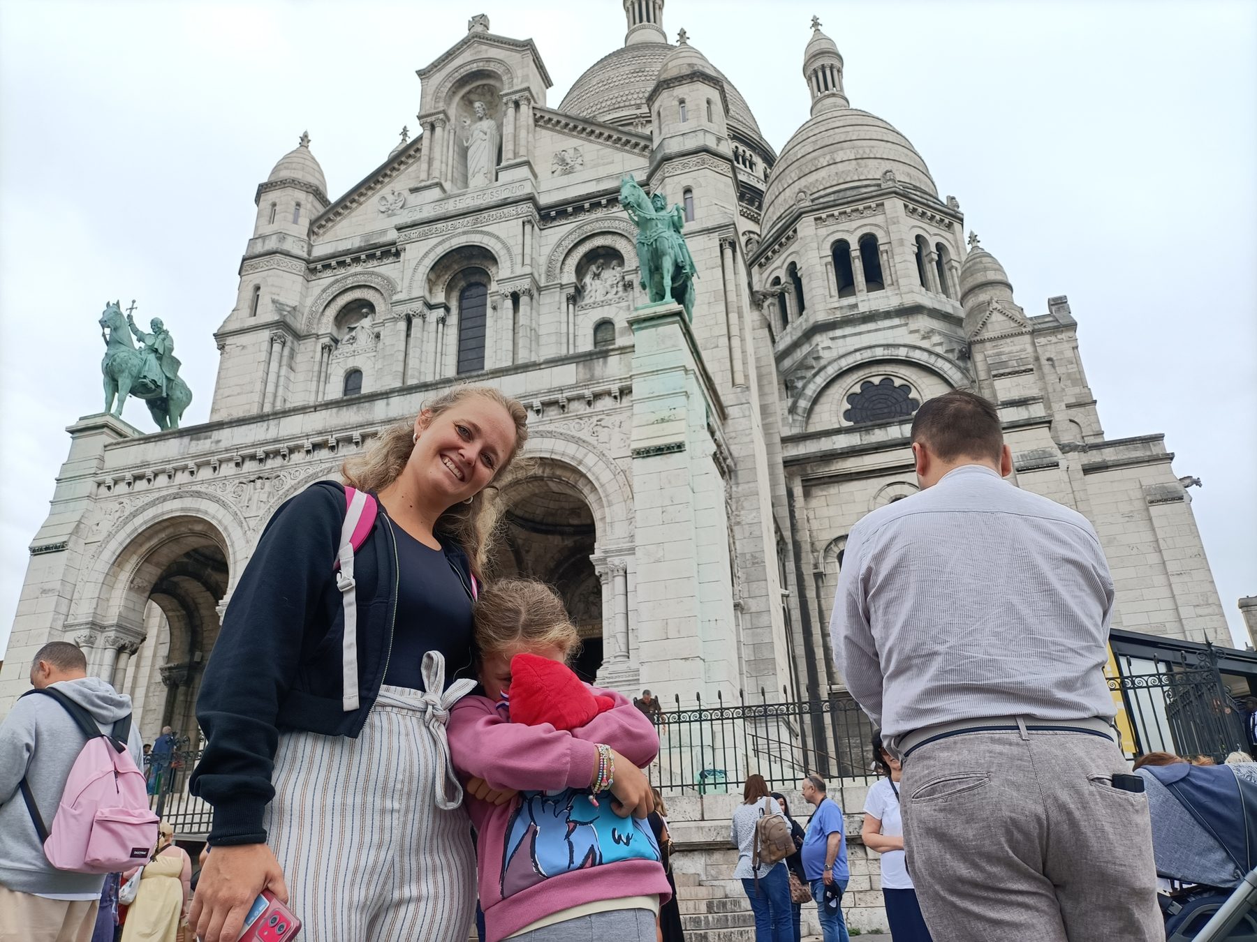 Davanti alla basilica del Sacré-Cœur