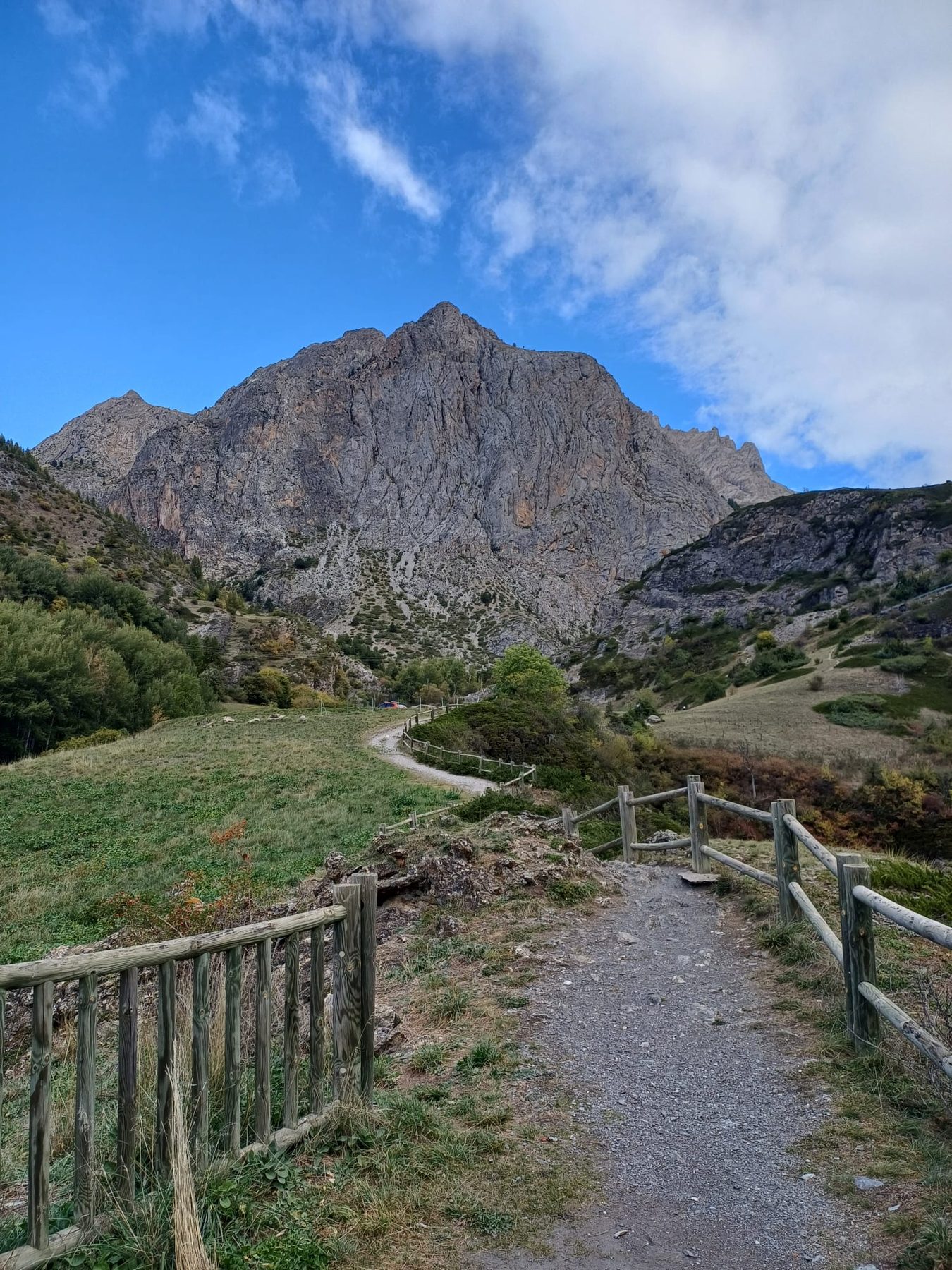 Sentiero nei dintorni di Fouillouse
